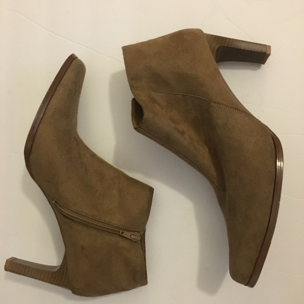 Splash brand heeled booties. 9.5 suede